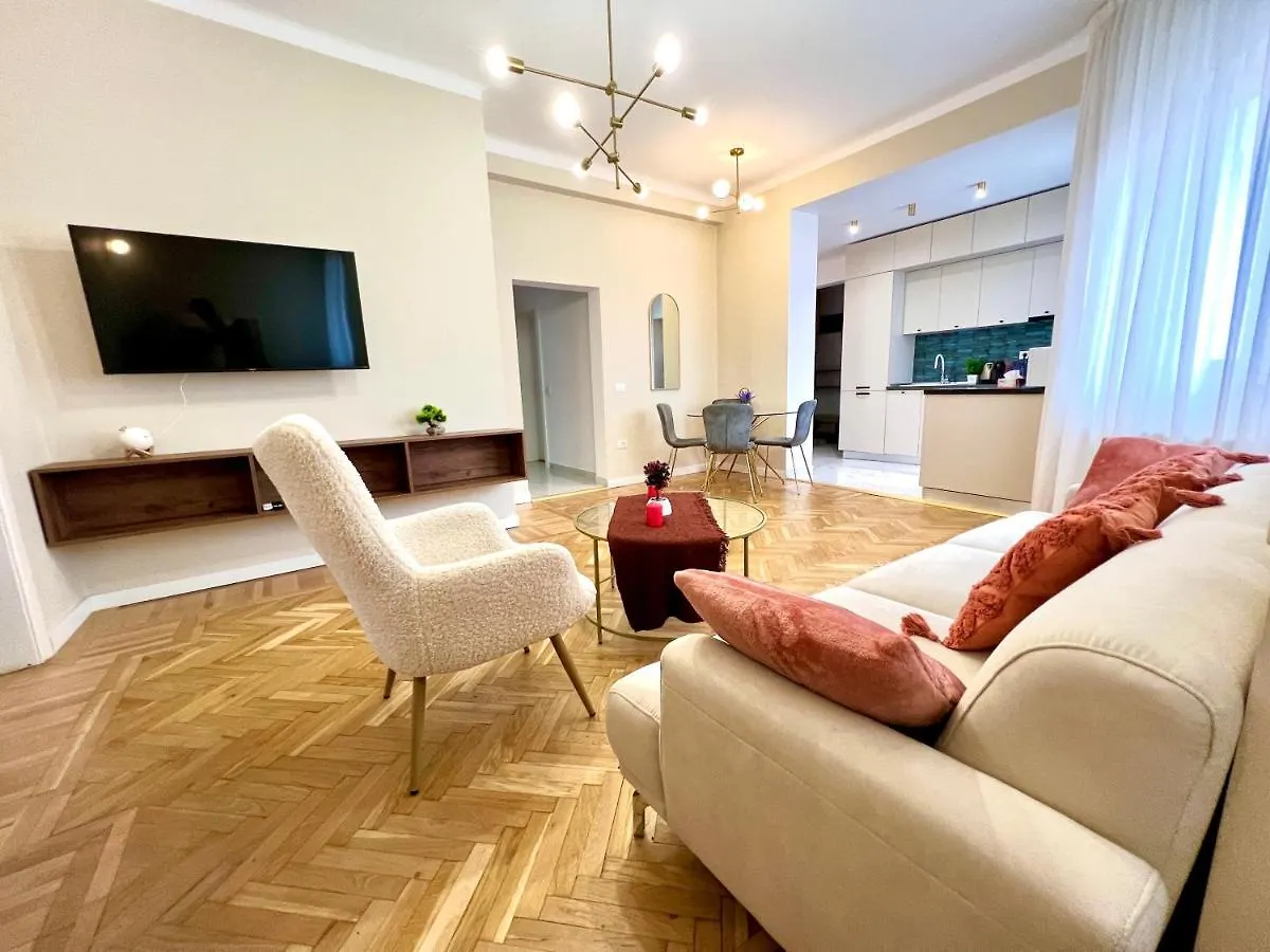 Old Town Bucharest, Luxury 2 Bedrooms Apartment بوخارست