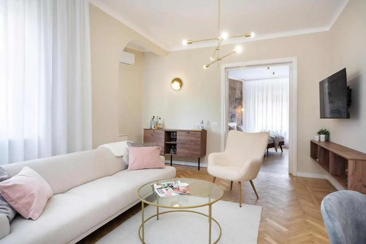 Old Town Bucharest, Luxury 2 Bedrooms Apartment