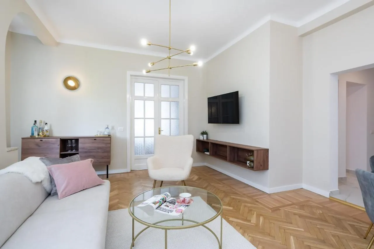 Old Town Bucharest, Luxury 2 Bedrooms Apartment
